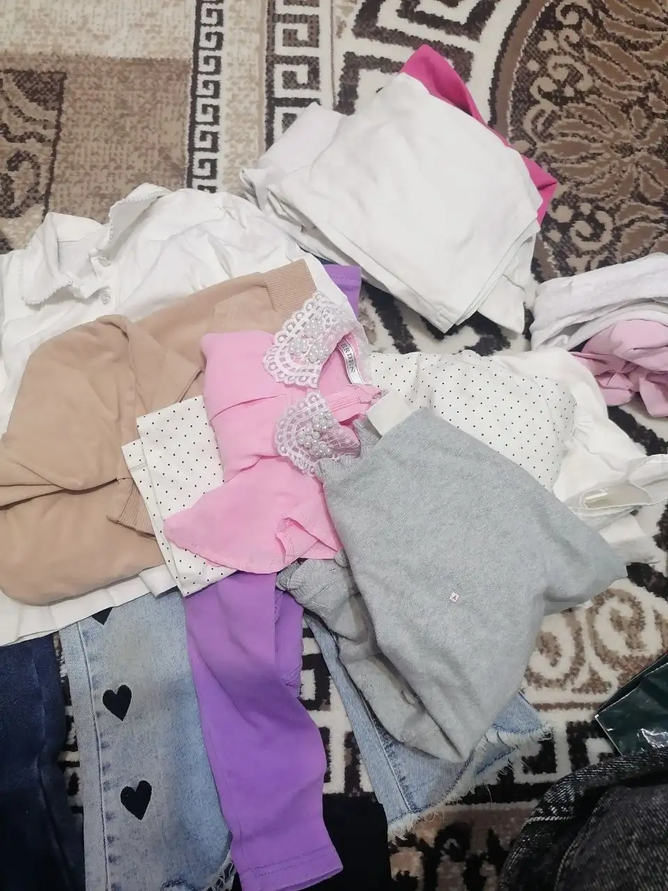 Отдам бесплатно большой пакет вещей на девочку 122-128 - Одежда для девочек (Товары для детей) в Тюмень