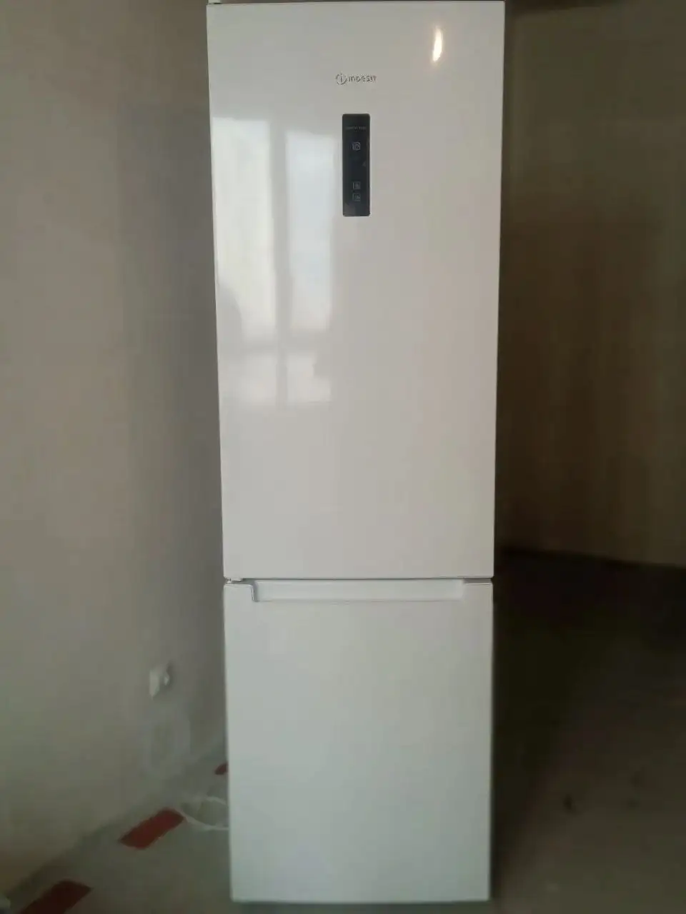Продам холодильник Indesit 2 метра - Крупная бытовая техника (Электроника) в Тюмень