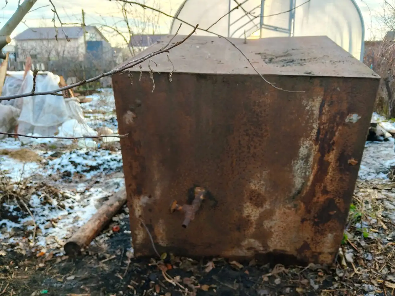 Бак металлический б\у для душа и полива - Для сада и огорода (Для дома и дачи) в Тюмень
