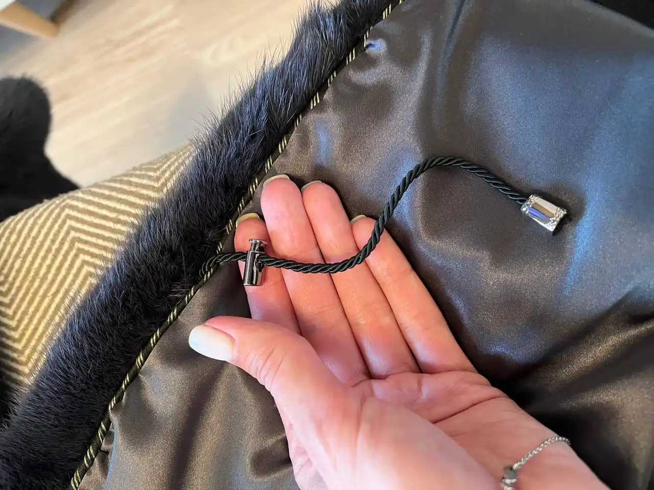 Роскошная норковая шуба в оттенке графит