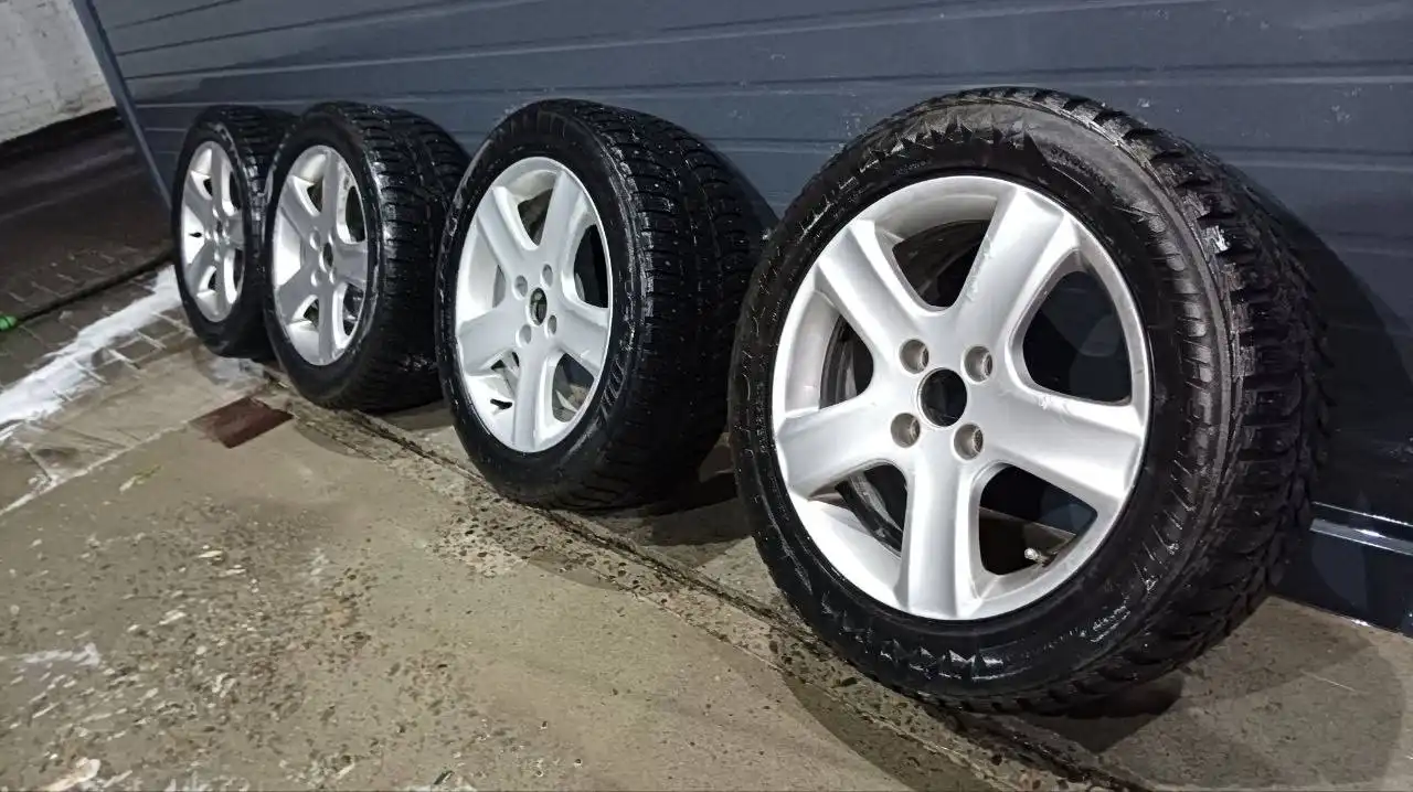Продам диски с резиной на Ситроен