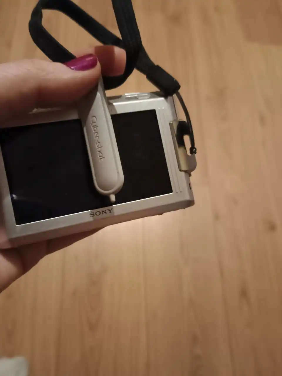 Продам цифровые компактные фотоаппараты Sony