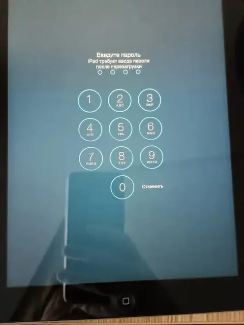 iPad 16gb с повреждением стекла - Электроника в Люберцы