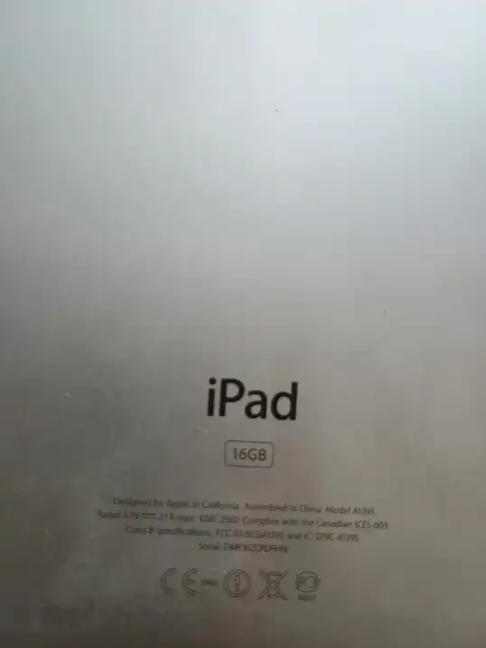 iPad 16gb с повреждением стекла