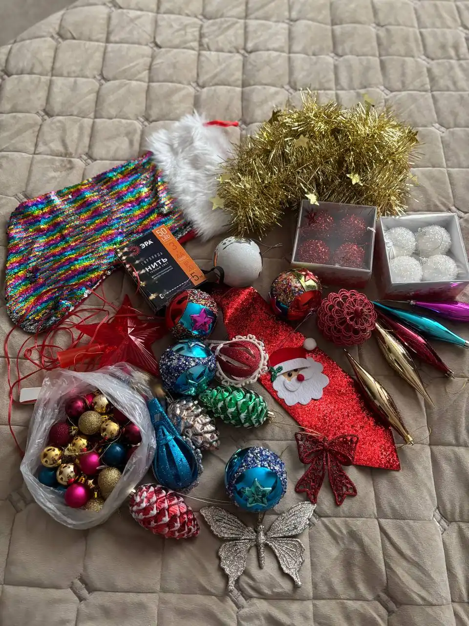 Продажа елки с игрушками