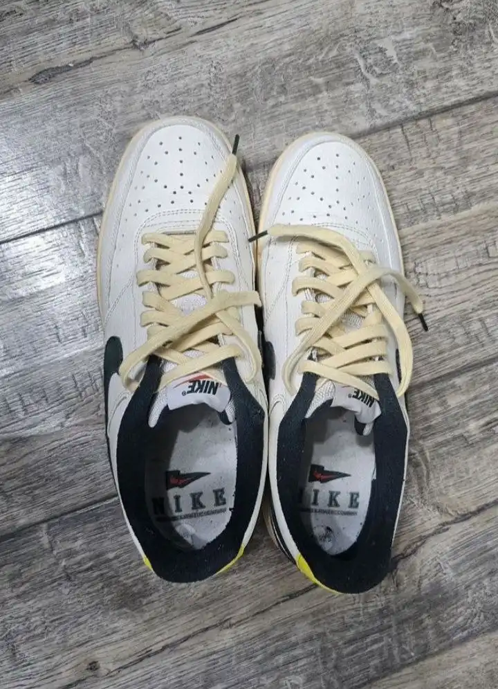 Кроссовки Nike б/у 42-43 размер