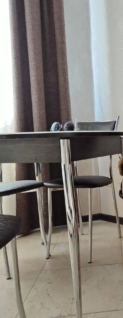 Продам круглый раздвижной стеклянный стол