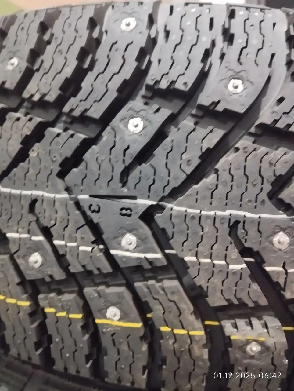 Продам новые зимние шипованные шины Cordiant Snow Cross 2