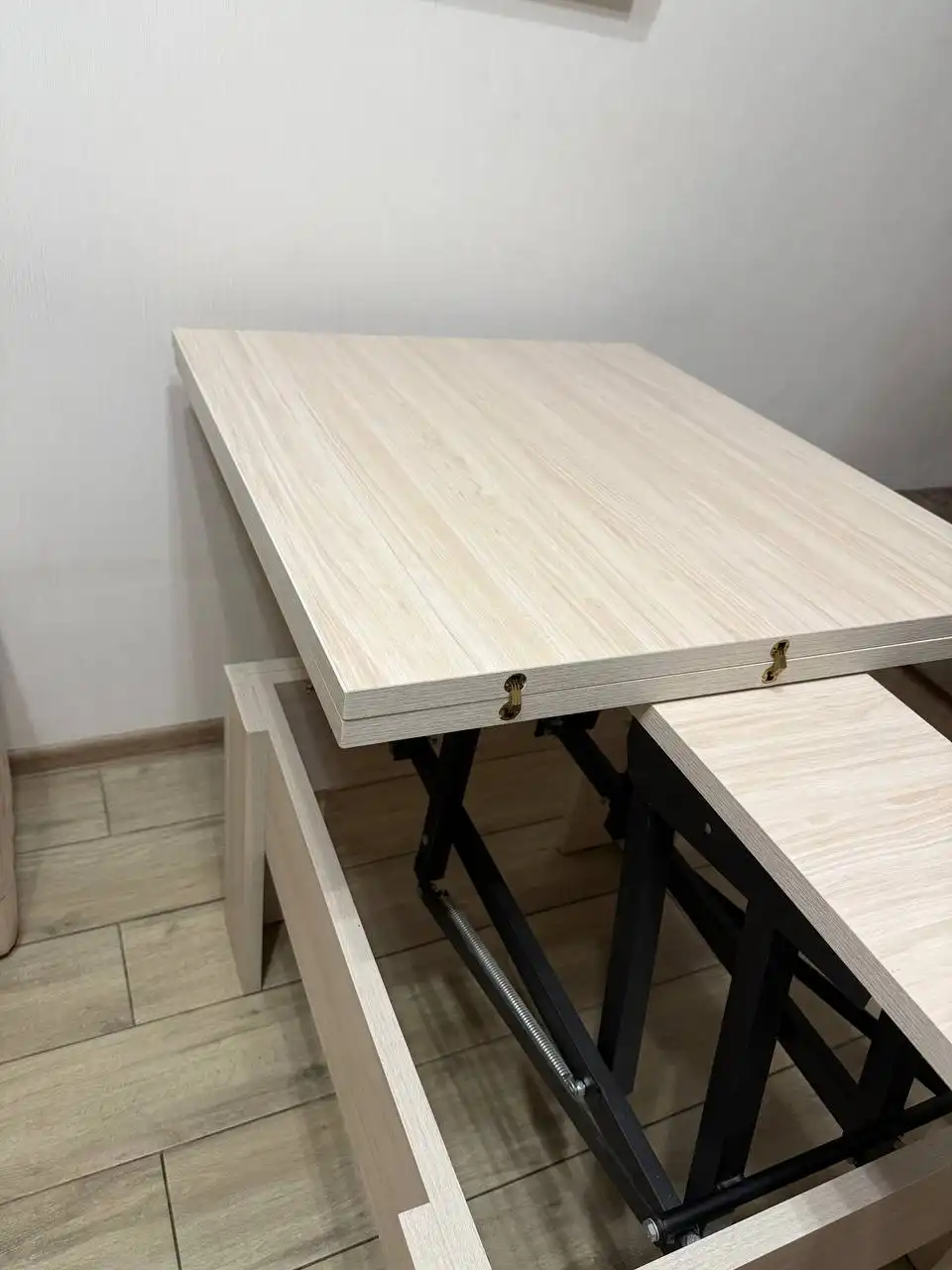 Стол раздвижной квадратный новый