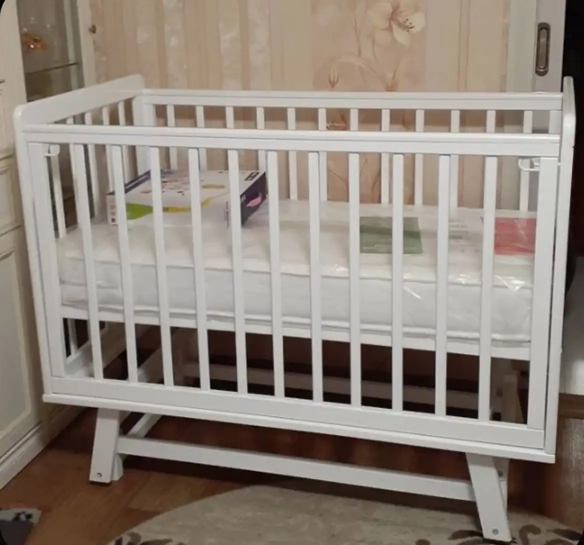 Детская кроватка "Incanto" с маятником