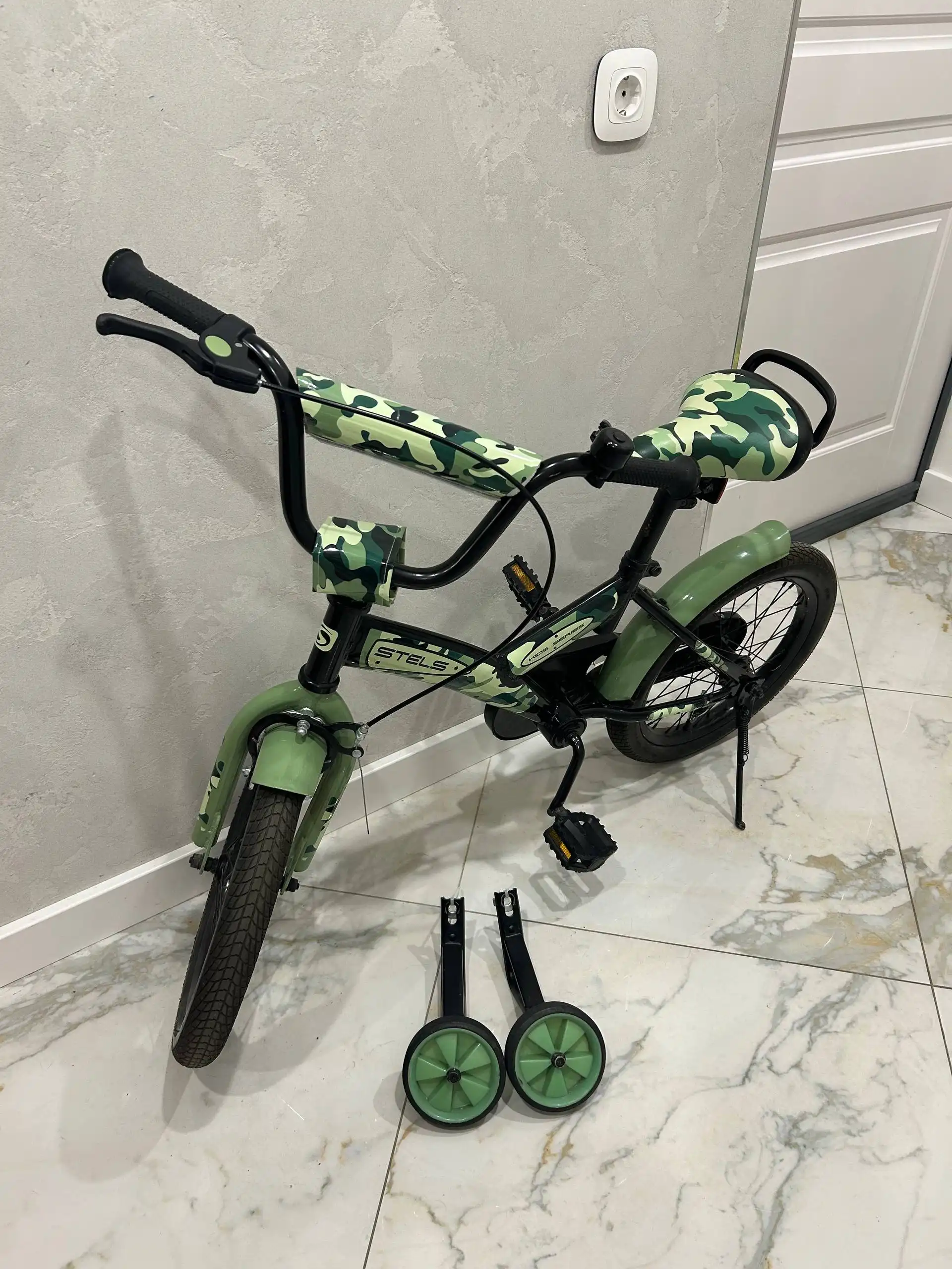 Детский велосипед Stels 16" с дополнительными колесами