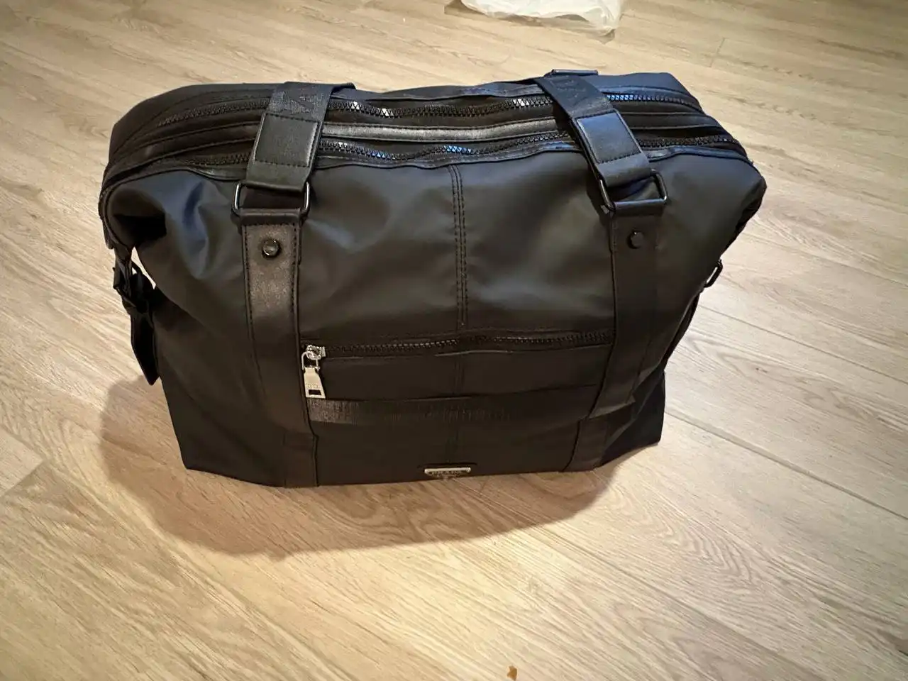 Женская сумка и дорожная сумка в упаковке