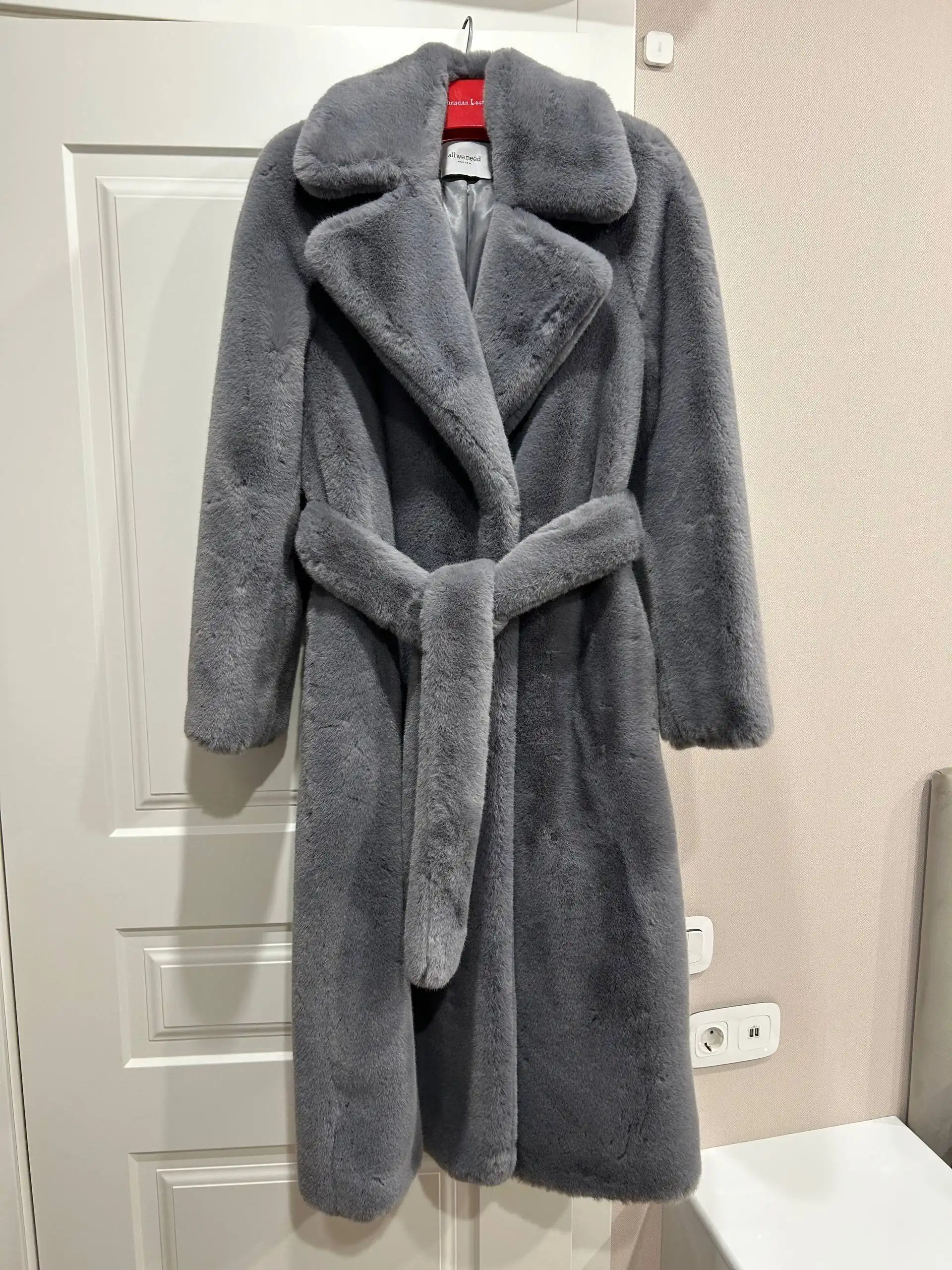 Продается шуба All We Need серого цвета