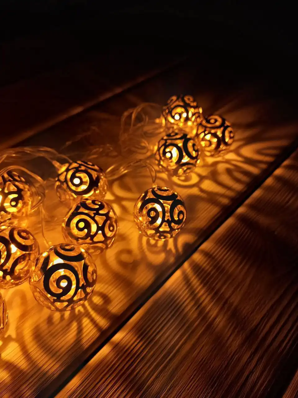 Продажа новогодних гирлянд металлических с теплым светом