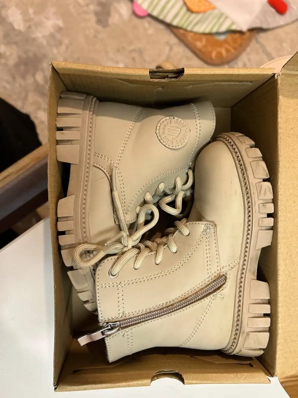 Детская и взрослая одежда и обувь