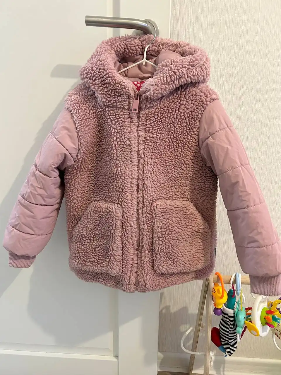 Детская и взрослая одежда и обувь