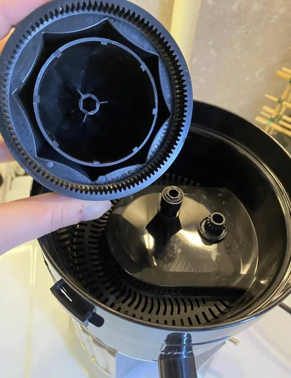 Соковыжималка универсальная новая с повреждённой насадкой