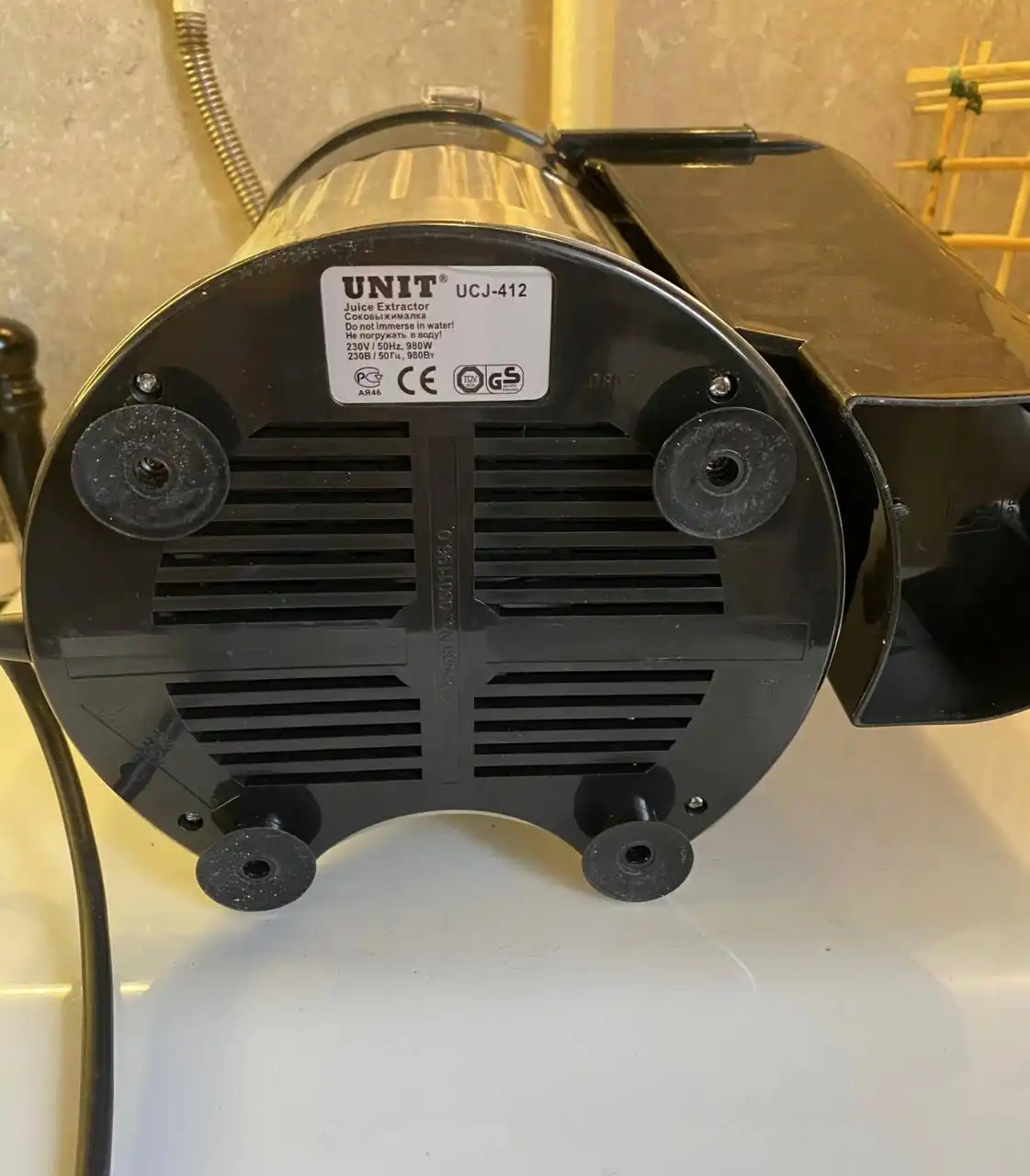 Соковыжималка универсальная новая с повреждённой насадкой