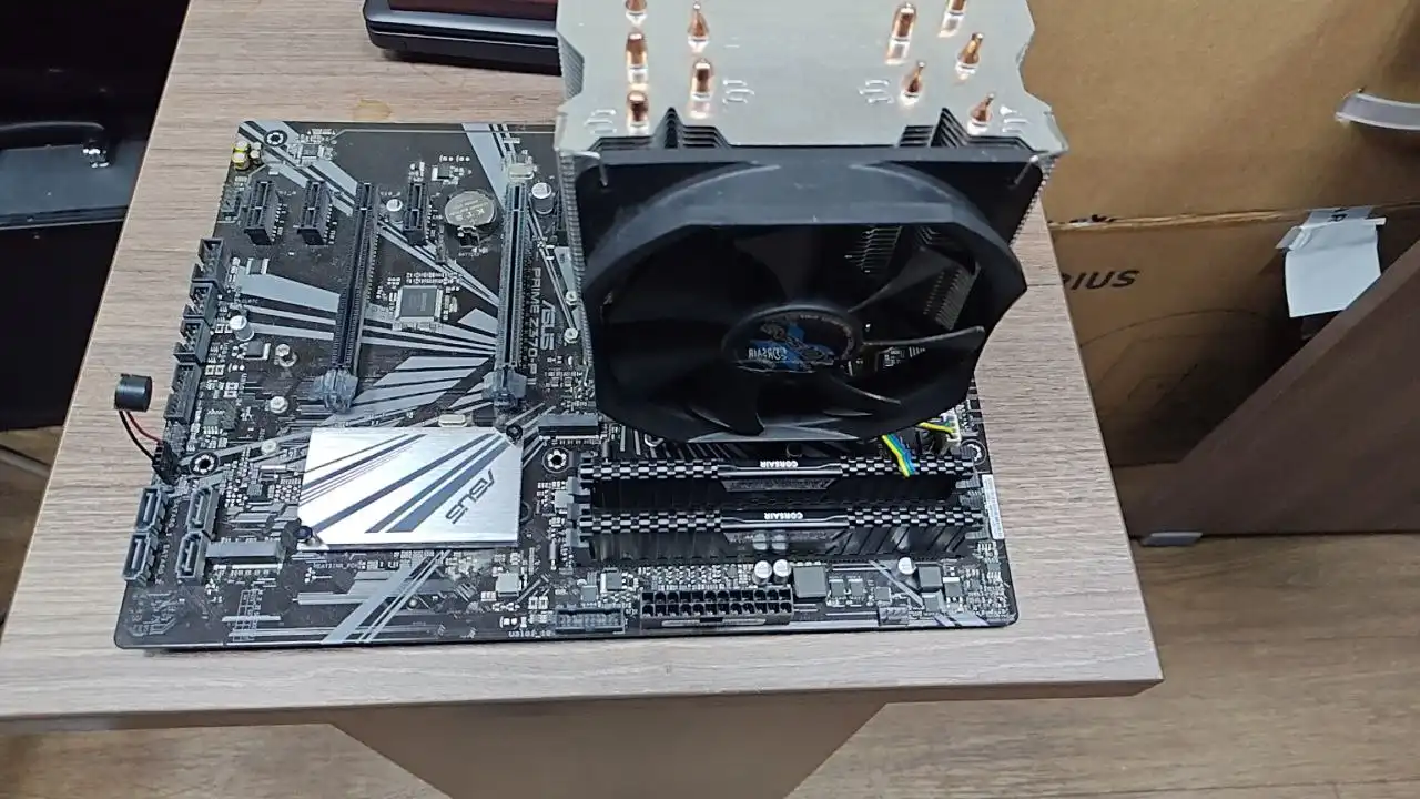 Материнская плата Asus Prime Z370-P с процессором i5-8400 и кулером Zalman CNPS10X