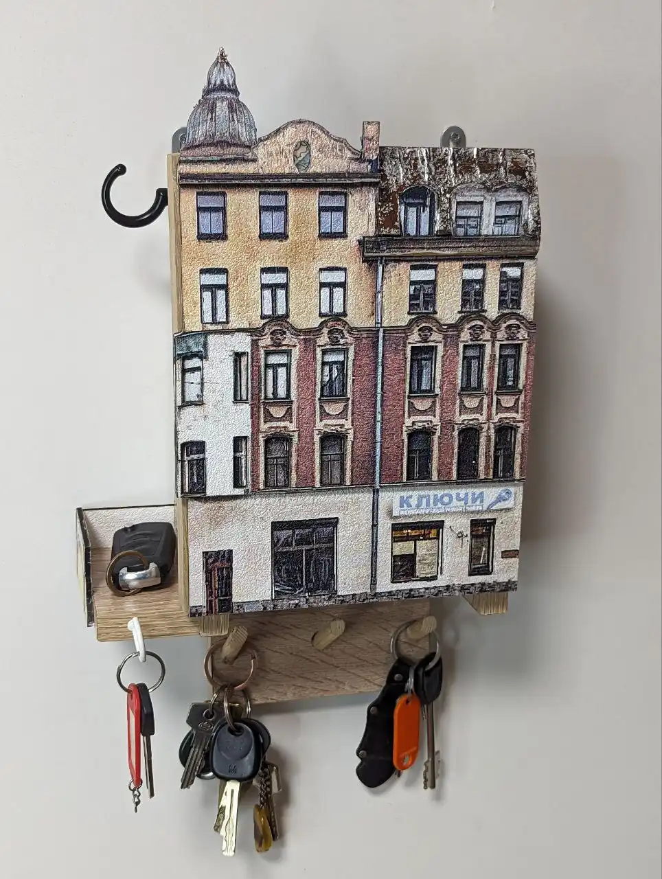 Ключница в виде исторического здания
