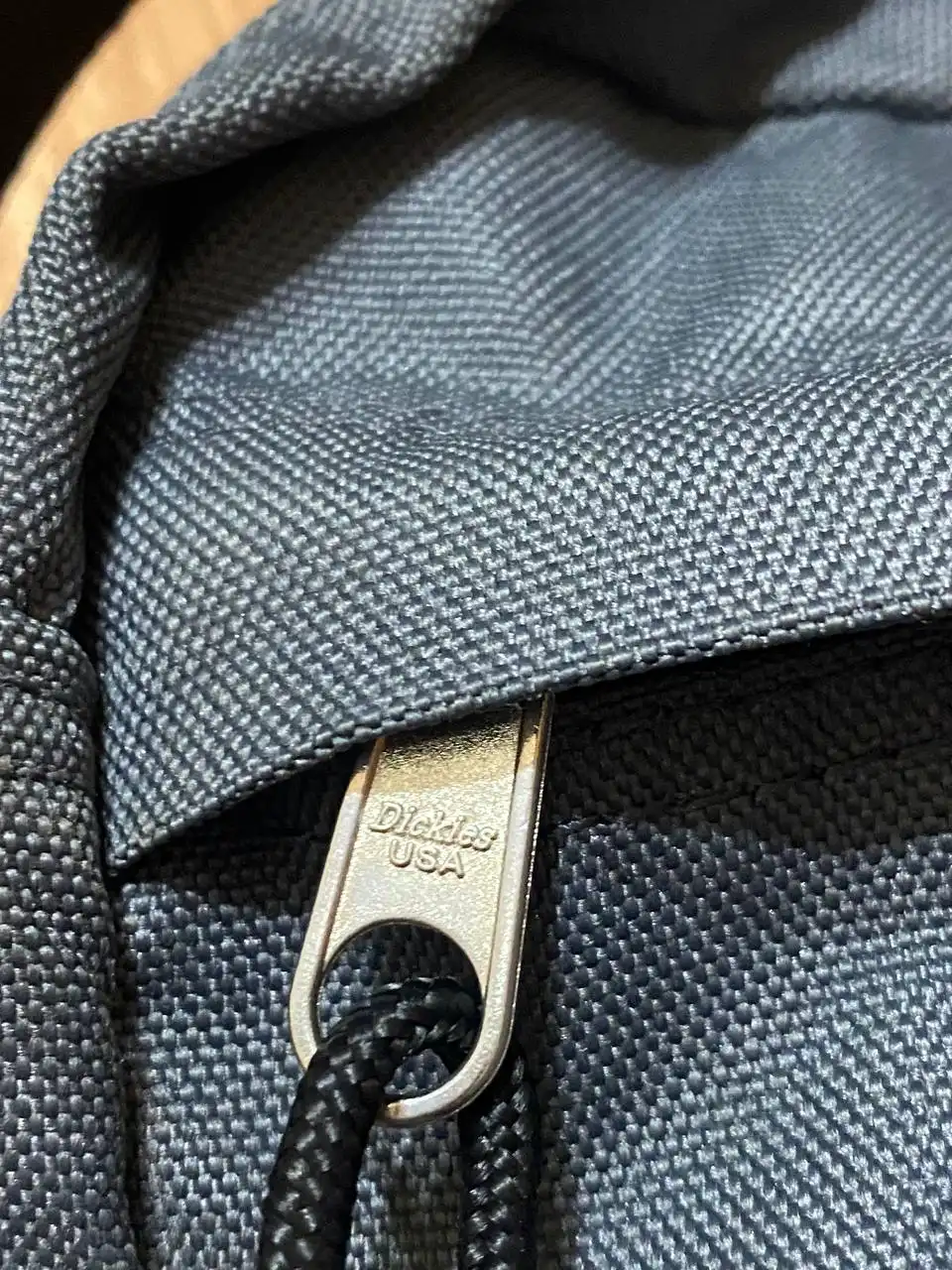 Стильная сумка через плечо Dickies серого цвета