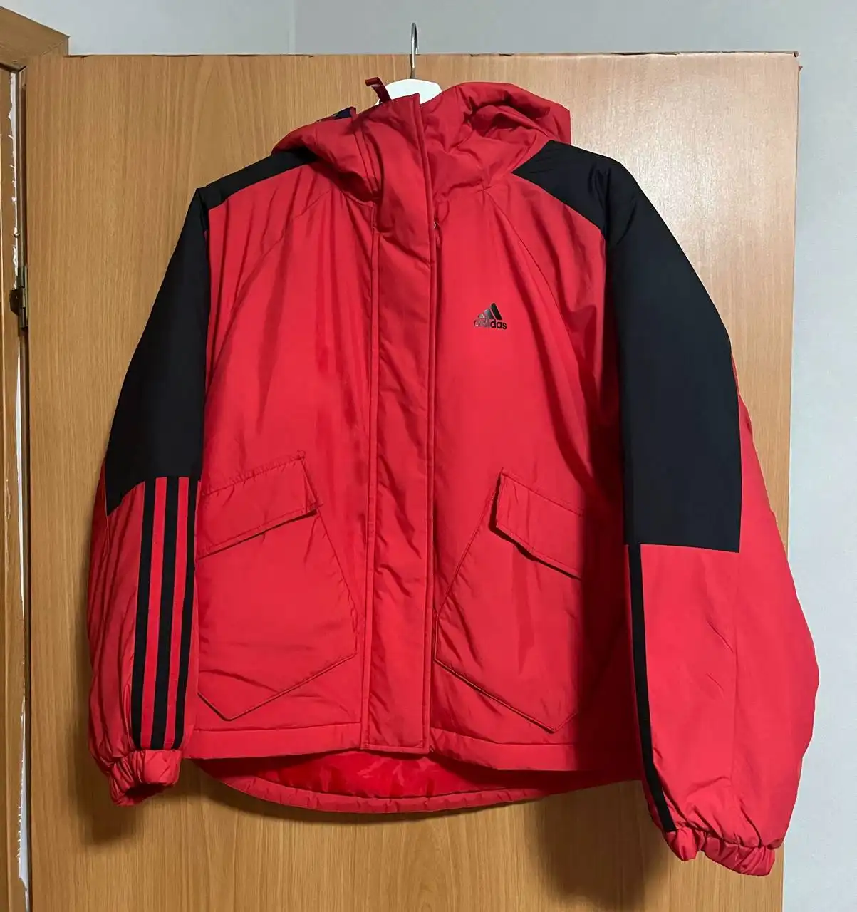 Продам куртку Adidas размер М
