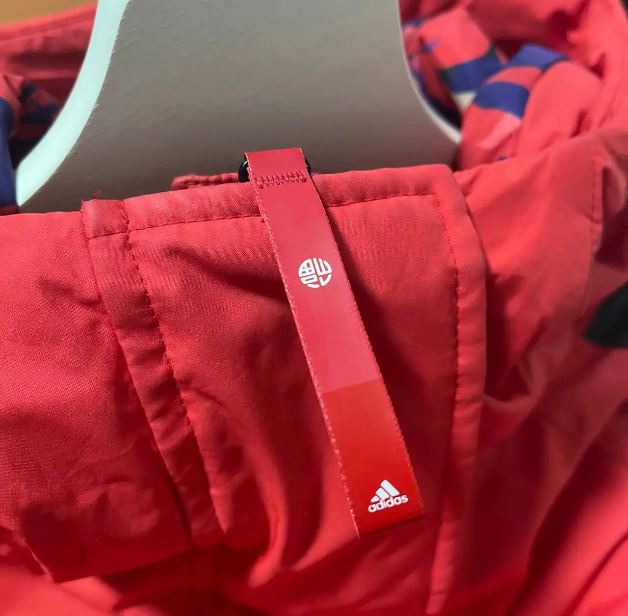 Продам куртку Adidas размер М