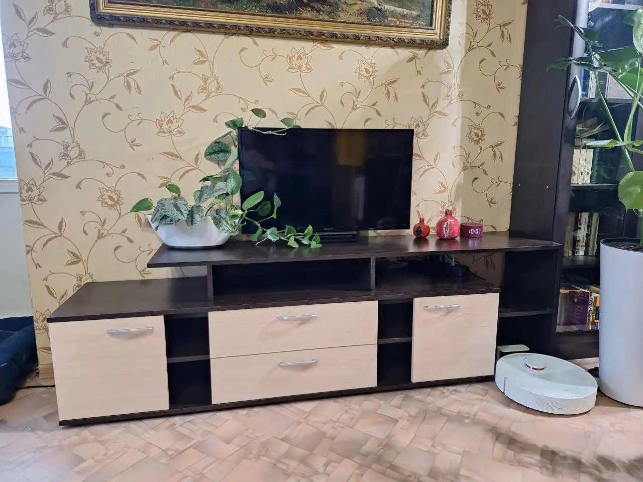 Тумба под телевизор венге и молочный дуб