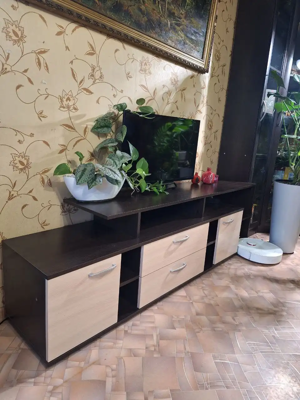 Тумба под телевизор венге и молочный дуб