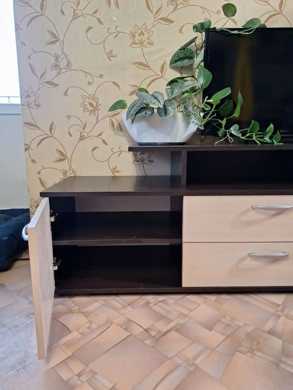 Тумба под телевизор венге и молочный дуб