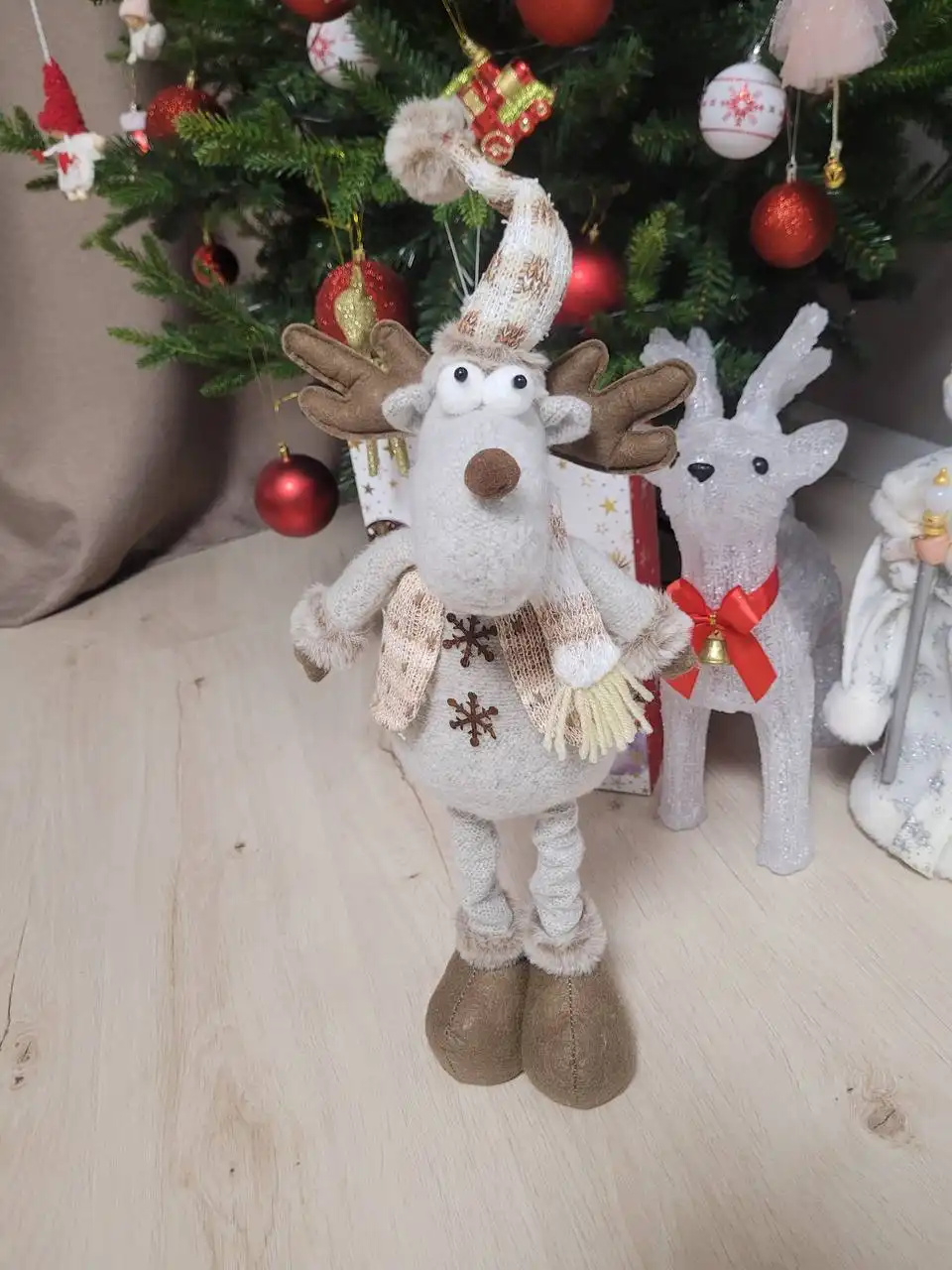 Новогодние фигуры снеговик и олень