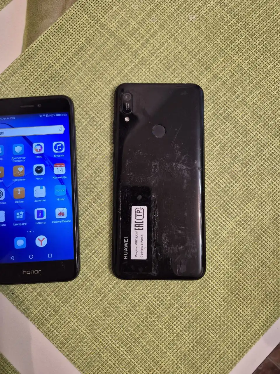 Продам 2 телефона - рабочий с дефектом и нерабочий на запчасти