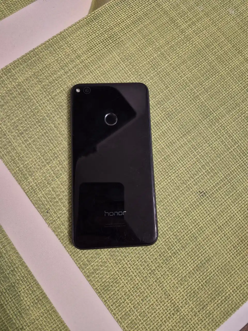 Продам 2 телефона - рабочий с дефектом и нерабочий на запчасти