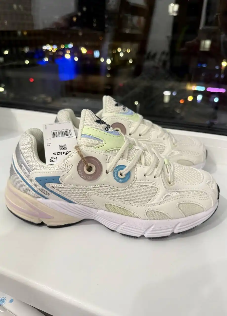 Продажа новых кроссовок разных брендов и размеров