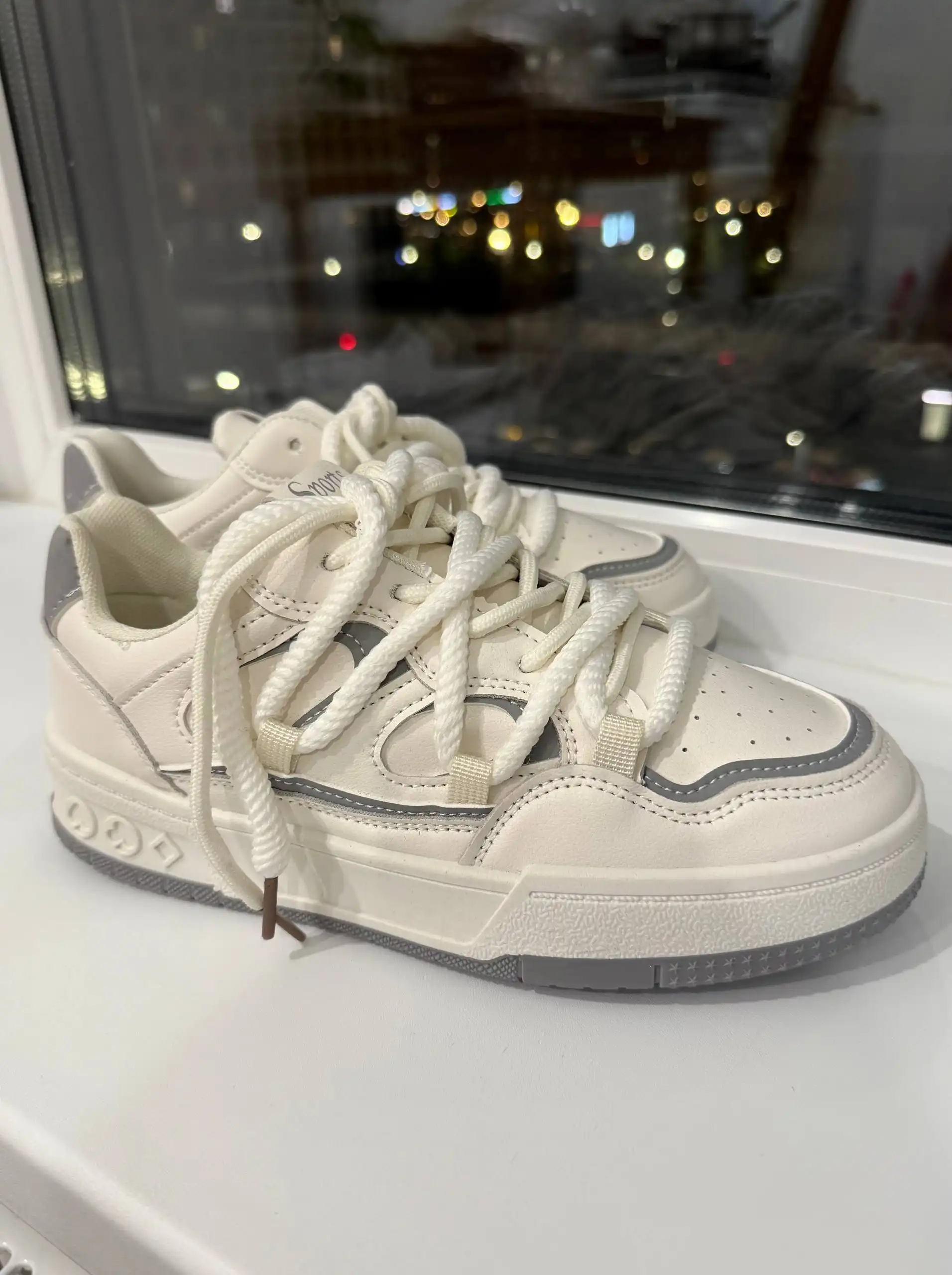 Продажа новых кроссовок разных брендов и размеров