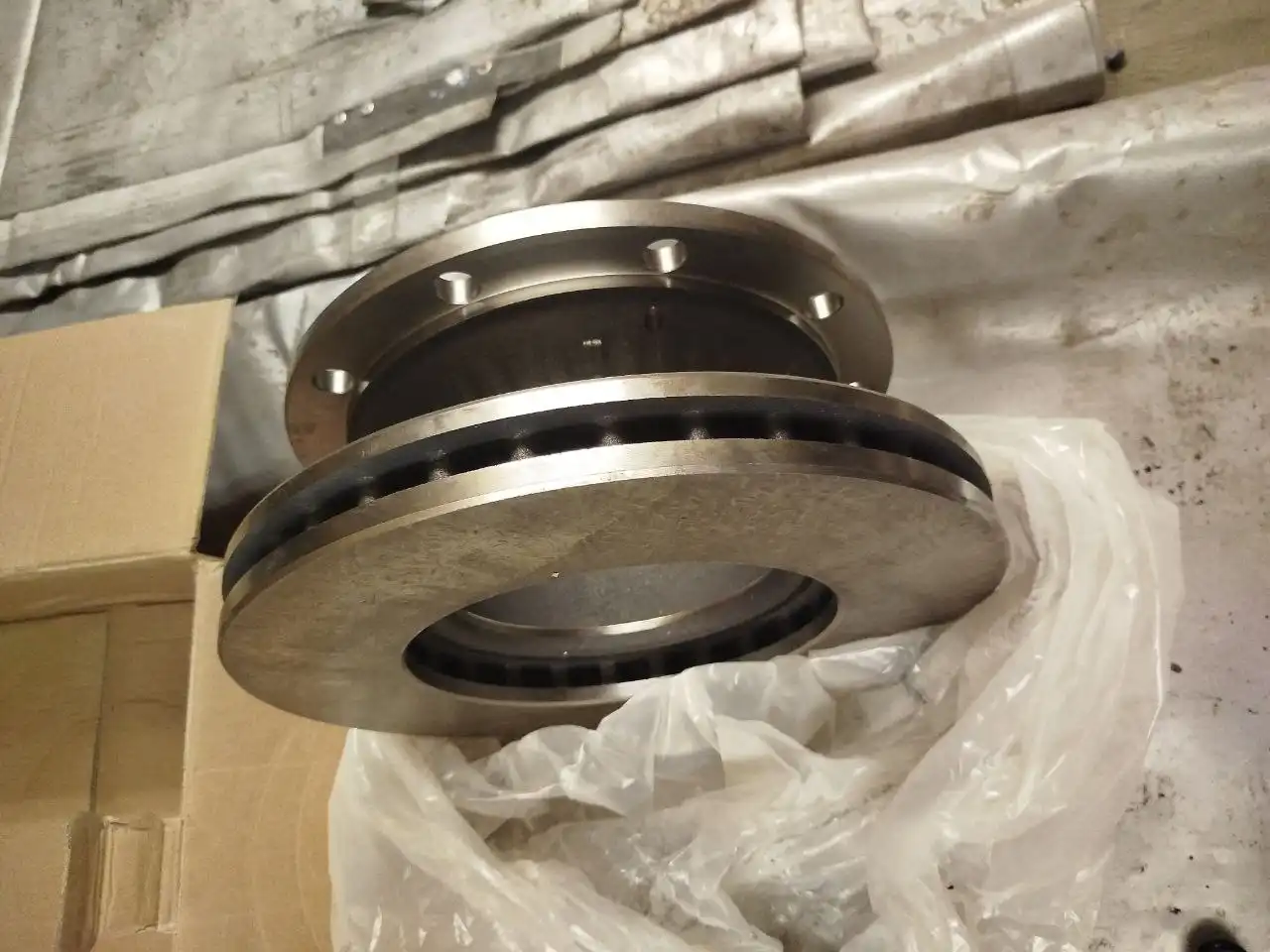 Продажа автозапчастей для Ман: тяга рулевая, тормозные диски, амортизаторы ростера