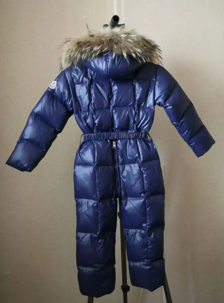 Зимний пуховый комбинезон с мехом енота, размер 110-116