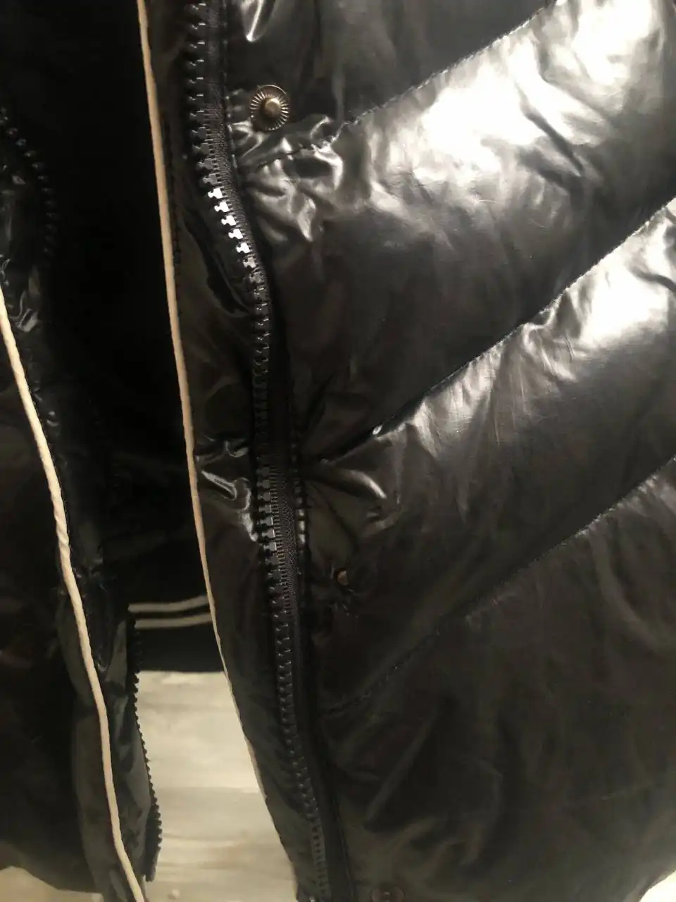 Черный пуховик 100% пух со съемным капюшоном