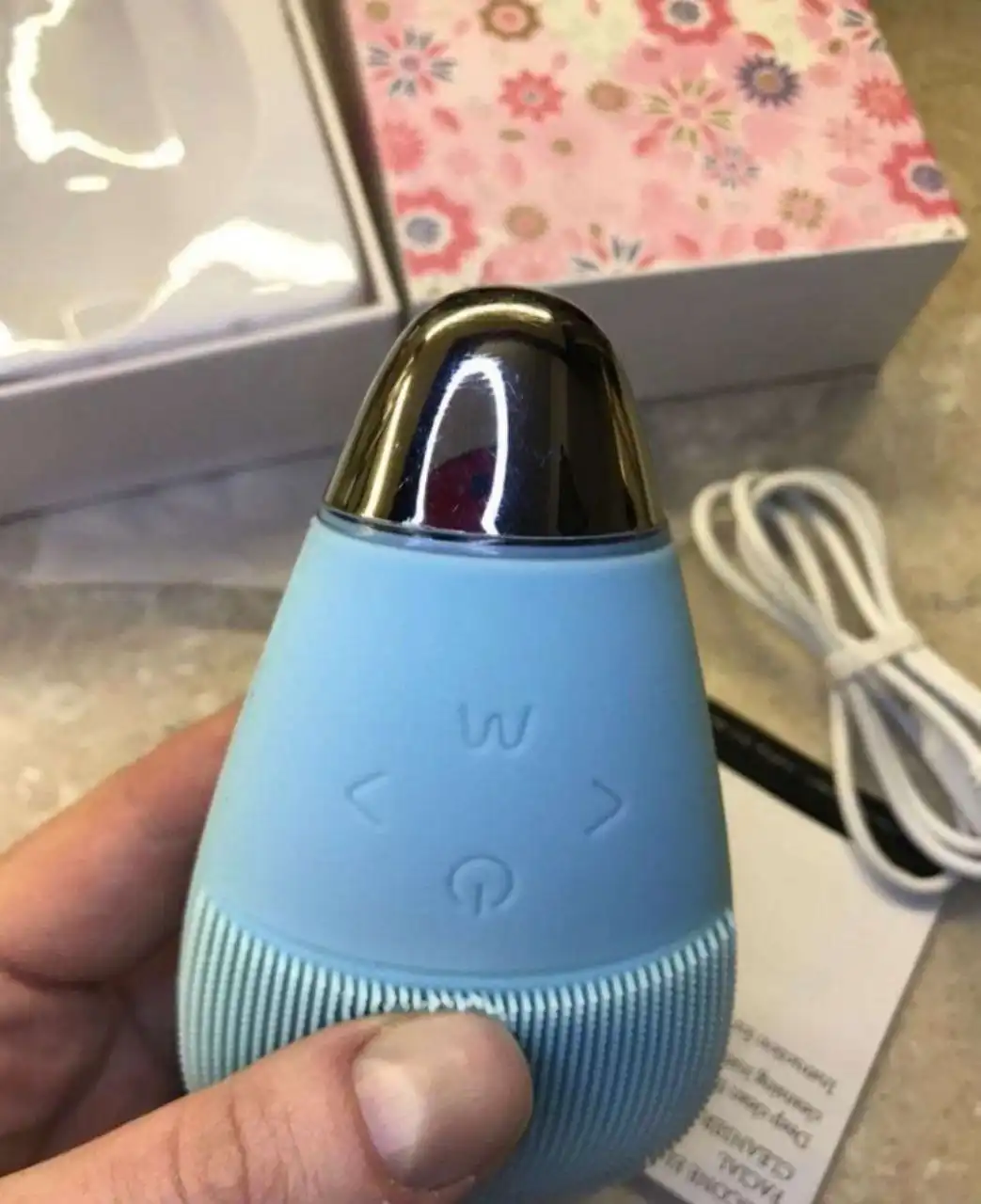 Электрическая щётка для лица