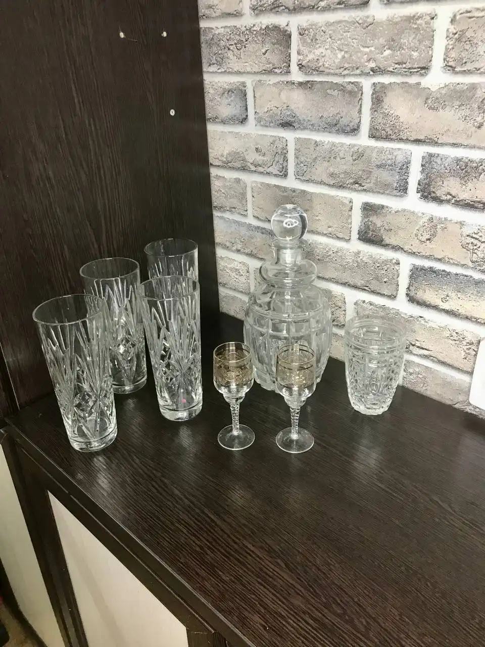Продажа хрустальных и стеклянных бокалов, рюмок, графина и блюд