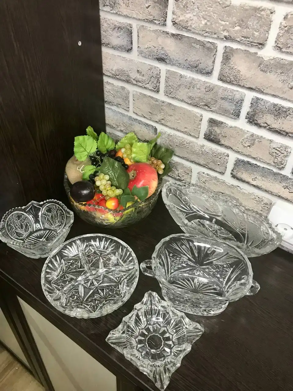 Продажа хрустальных и стеклянных бокалов, рюмок, графина и блюд