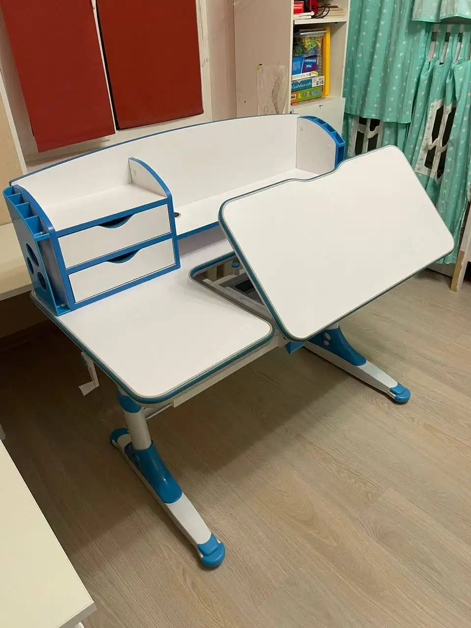 Растущий стол (парта) в идеальном состоянии