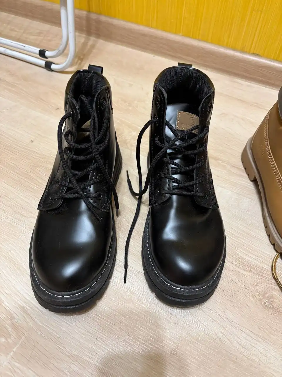 Продажа б/у ботинок 41 и 43 размеров