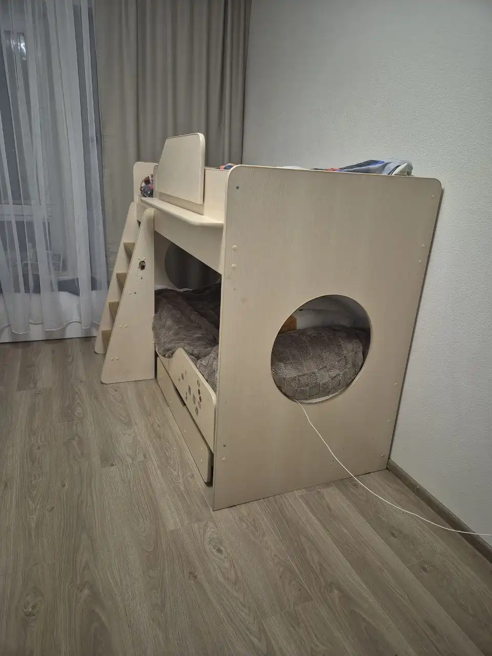 Детская двухярусная кровать