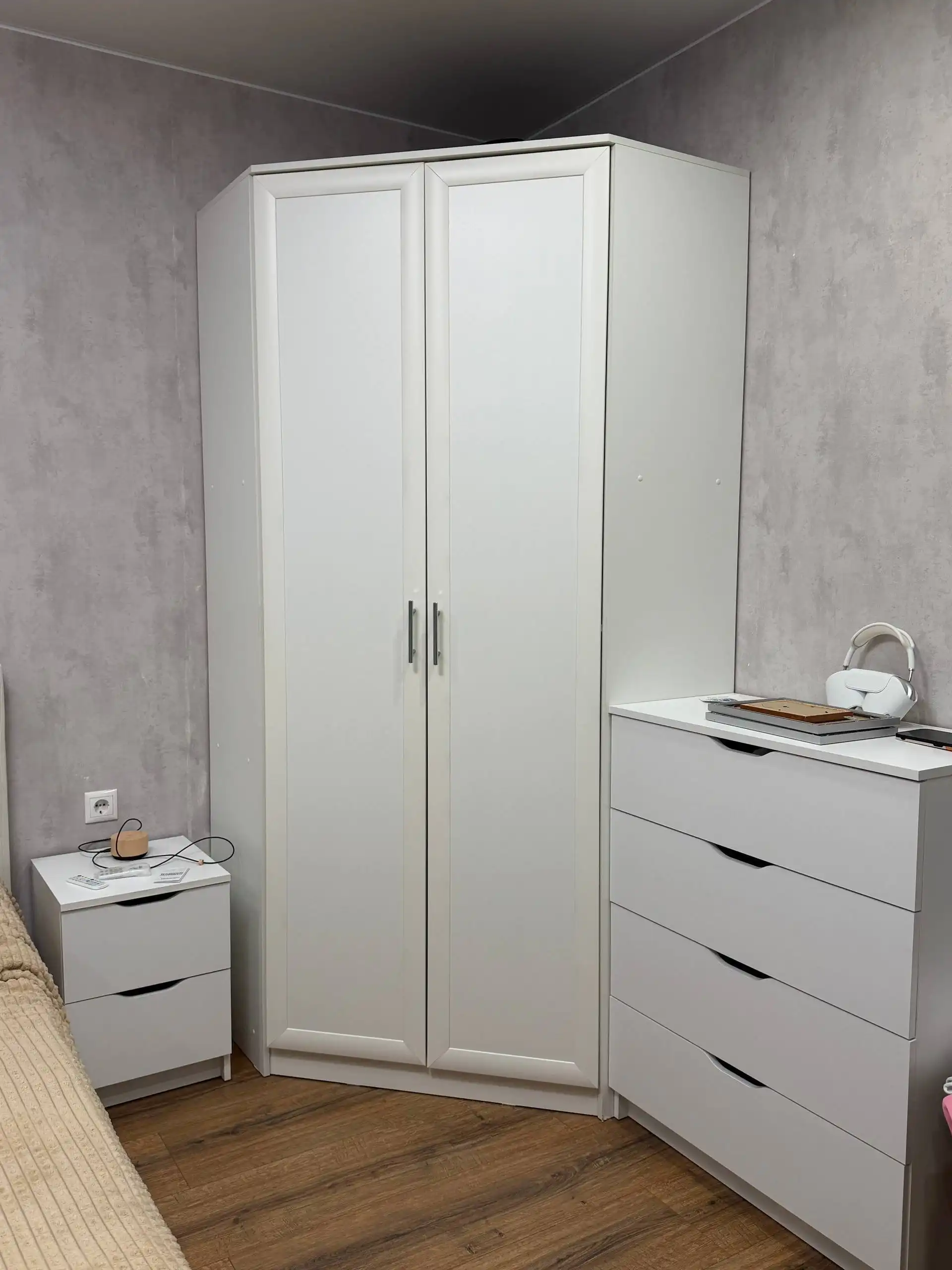 Продам комплект мебели в комнату