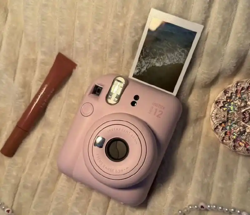 Продам Fujifilm Instax Mini 12 в нежно-розовом оттенке