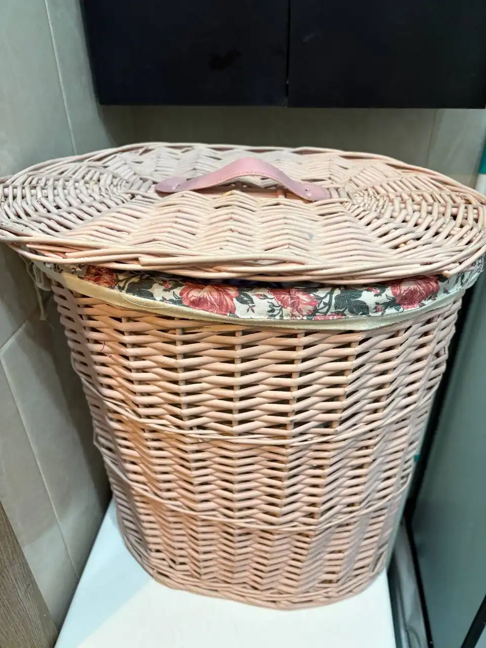 Корзина из лозы и искусственные пальмы - Барахолка в Люберцы