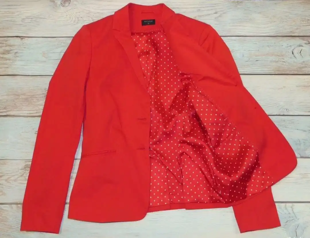 Классический жакет бренда Tatuum красного цвета размер 38 - Верхняя одежда (Одежда) в Люберцы