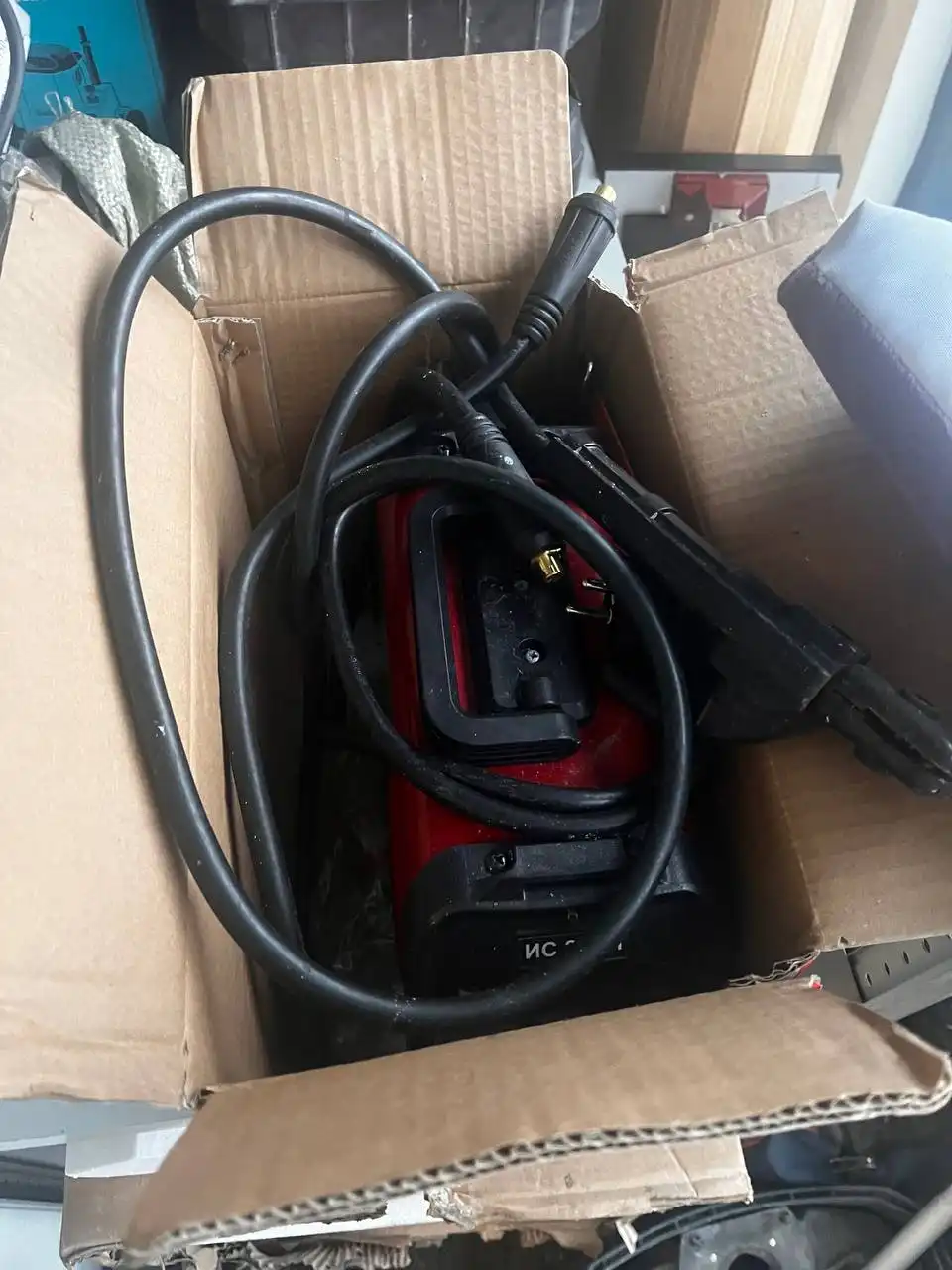 Продам сварочный аппарат с маской и расходниками - Инструменты (Барахолка) в Некрасовка