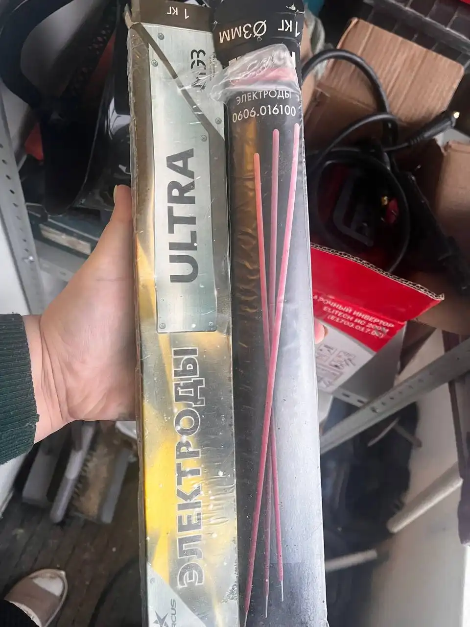 Продам сварочный аппарат с маской и расходниками - Инструменты (Барахолка) в Некрасовка